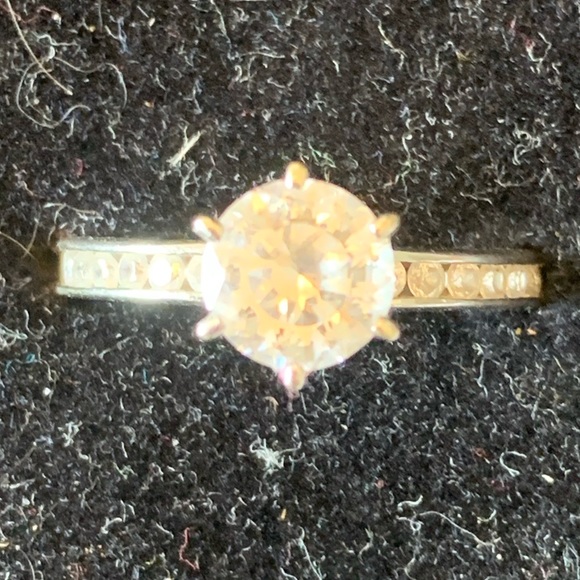 Ring - Picture 2 of 4